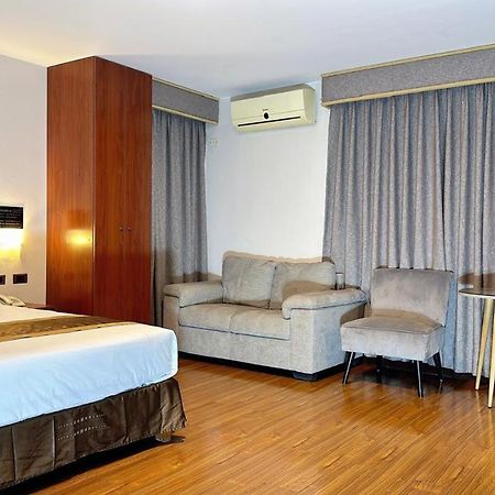 Serenzza Hotel Lima Bagian luar foto