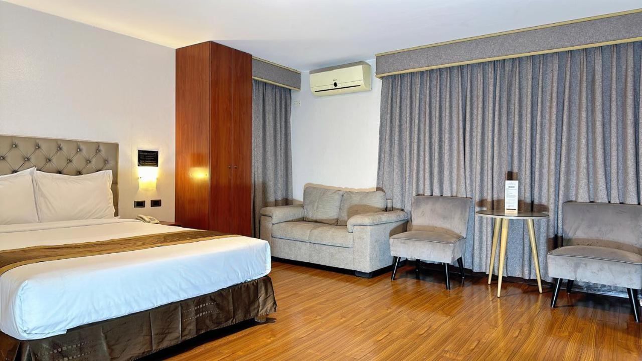 Serenzza Hotel Lima Bagian luar foto