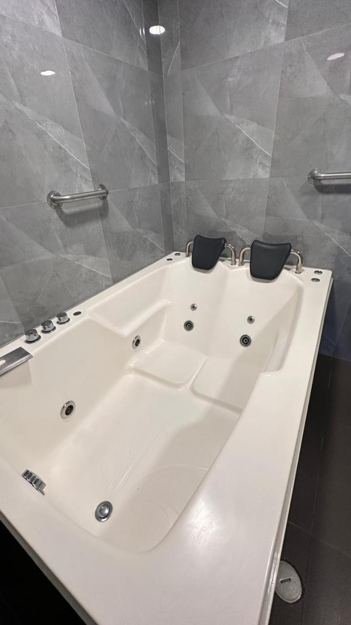 Serenzza Hotel Lima Bagian luar foto