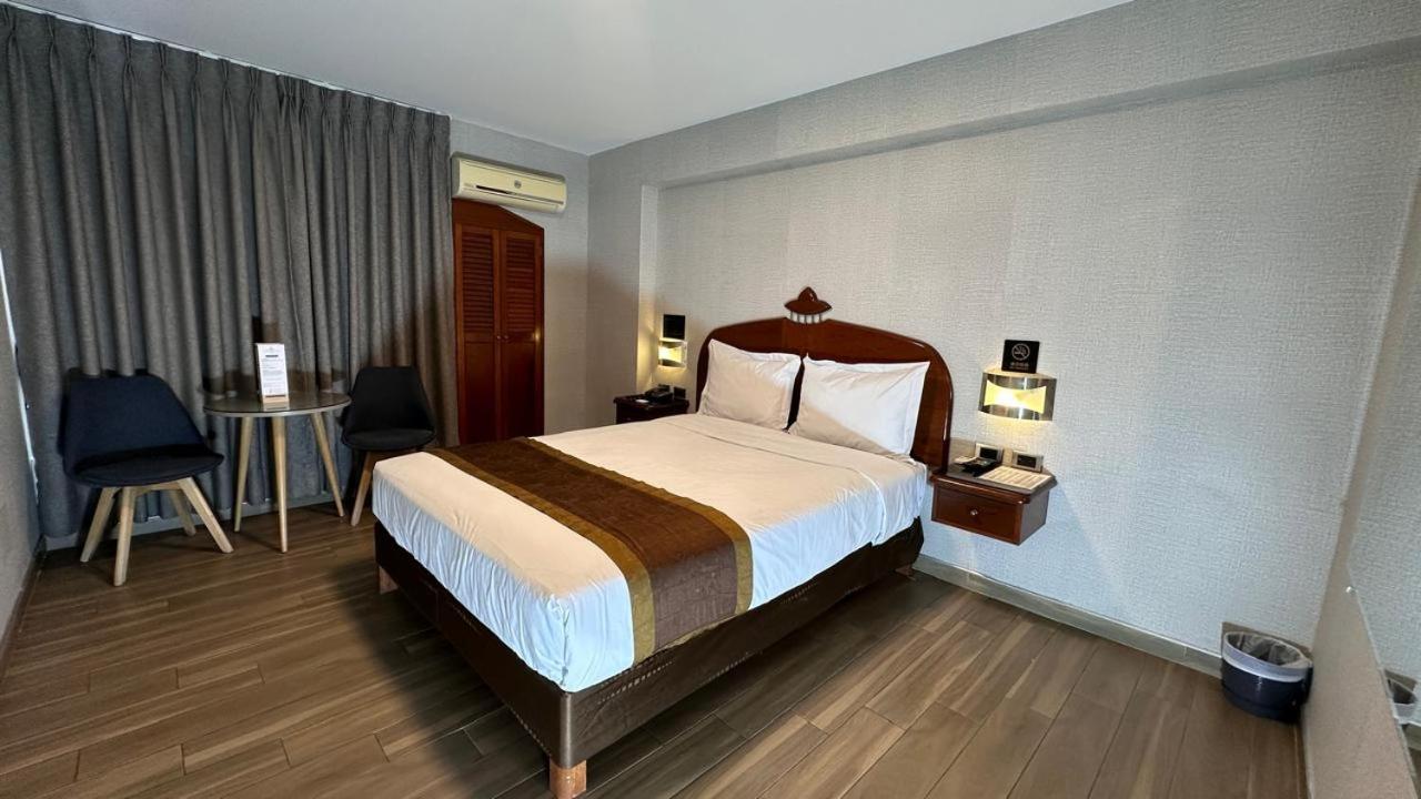 Serenzza Hotel Lima Bagian luar foto